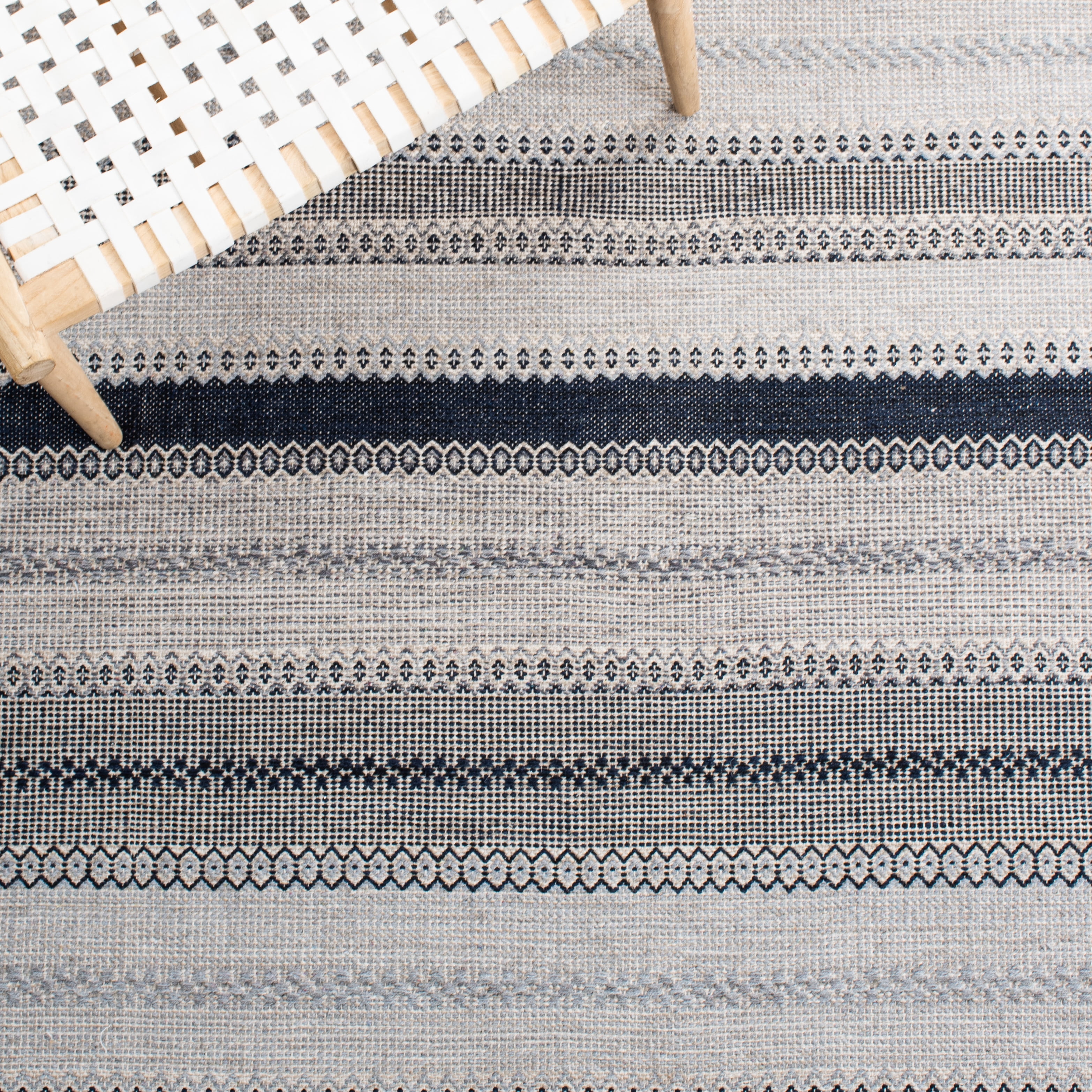 SAFAVIEH Montauk Albine Striped Cotton Area Rug, Grey/Black, 6' x 6' Square