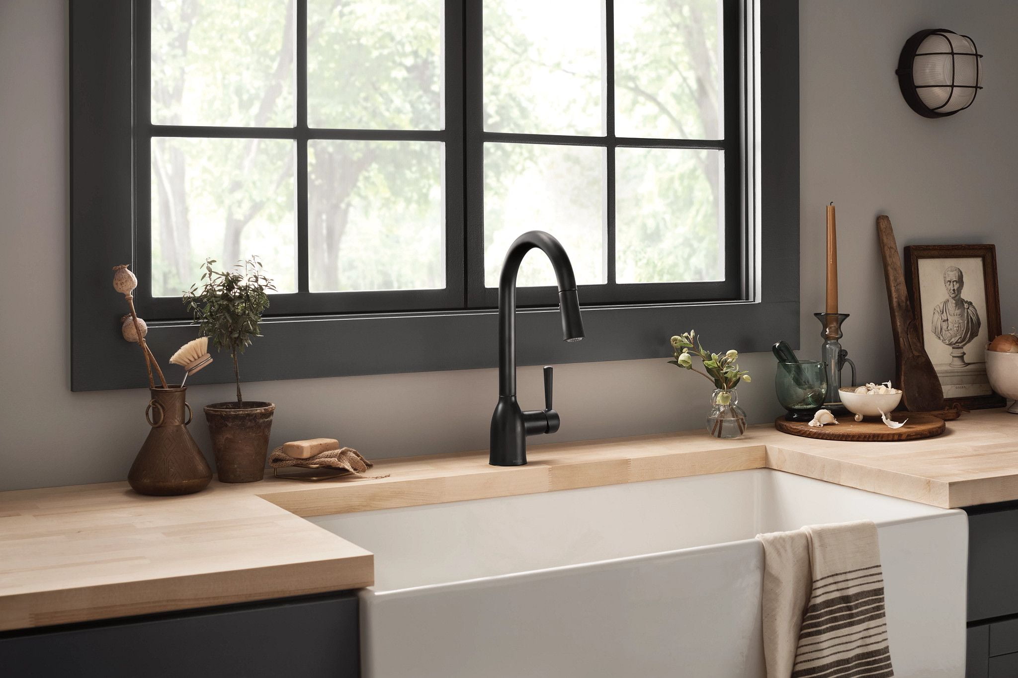 Moen Adler Matte Black Single Hole One-Handle Pull Down Kitchen Faucet, 87233BL