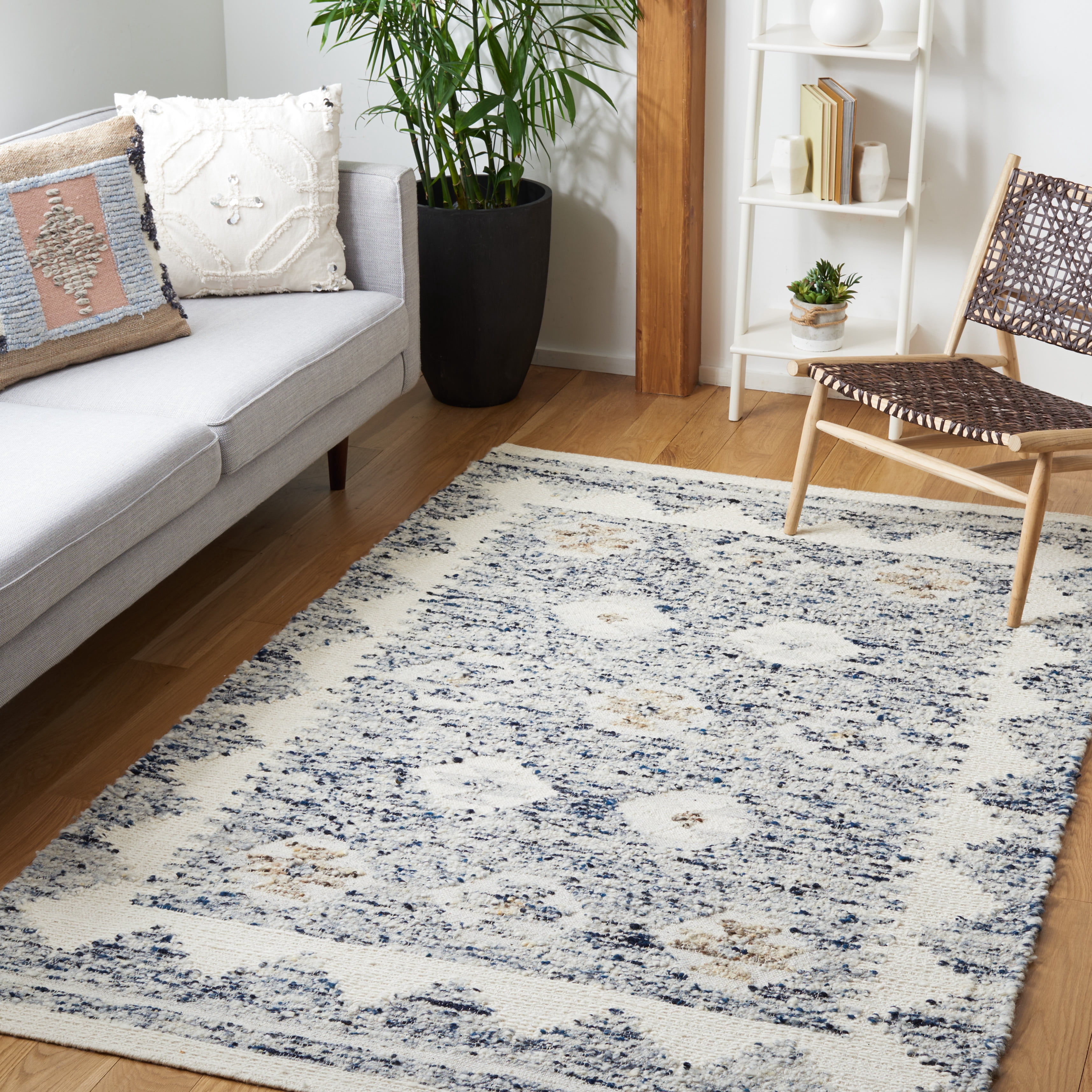 SAFAVIEH Manhattan Marina Medallion Area Rug, Ivory/Blue, 6' x 6' Square