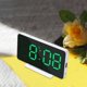 thumbnail image 2 of Escritorio moderno/reloj despertador digital de pared Temperatura Fecha Modo de semana USB Verde Zulema reloj despertador digital, 2 of 6