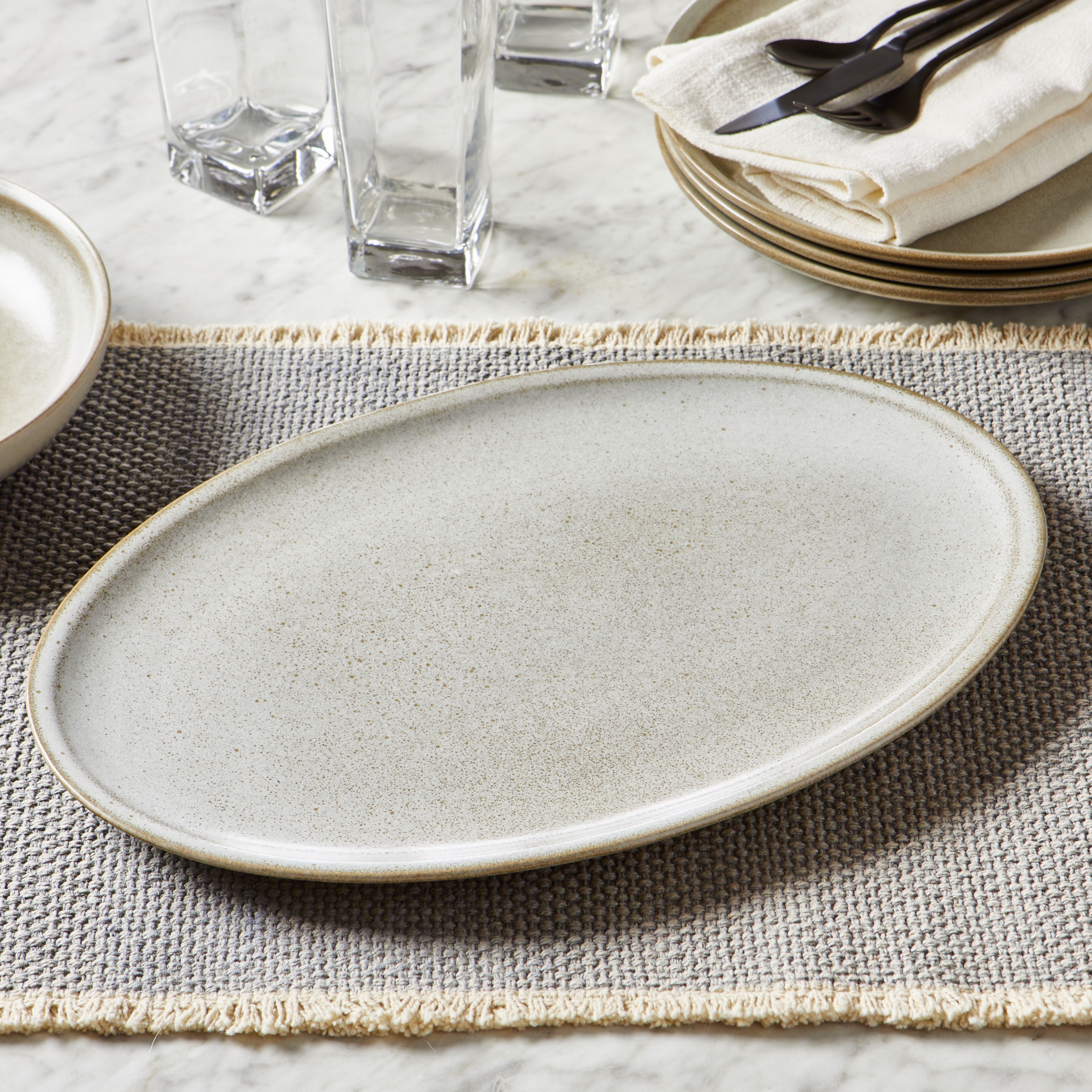 BETTER HOMES & GARDEN BANKS SERVING TRAY CREAM