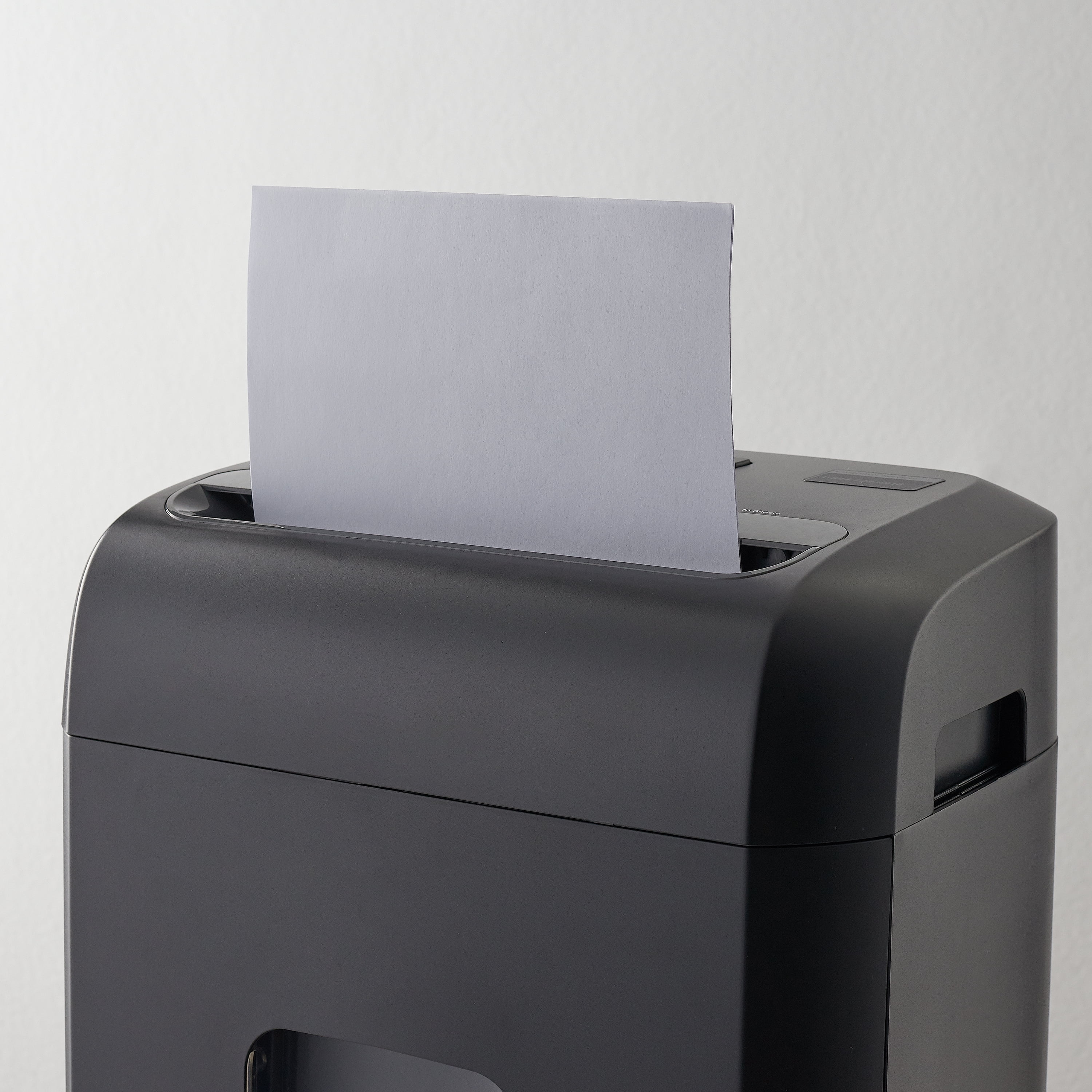 Pen + Gear 16-Sheet Cross-Cut Paper/CDs and DVDs/Credit Card Shredder, 5.3 Gallon Bin, Black,Home and Office use