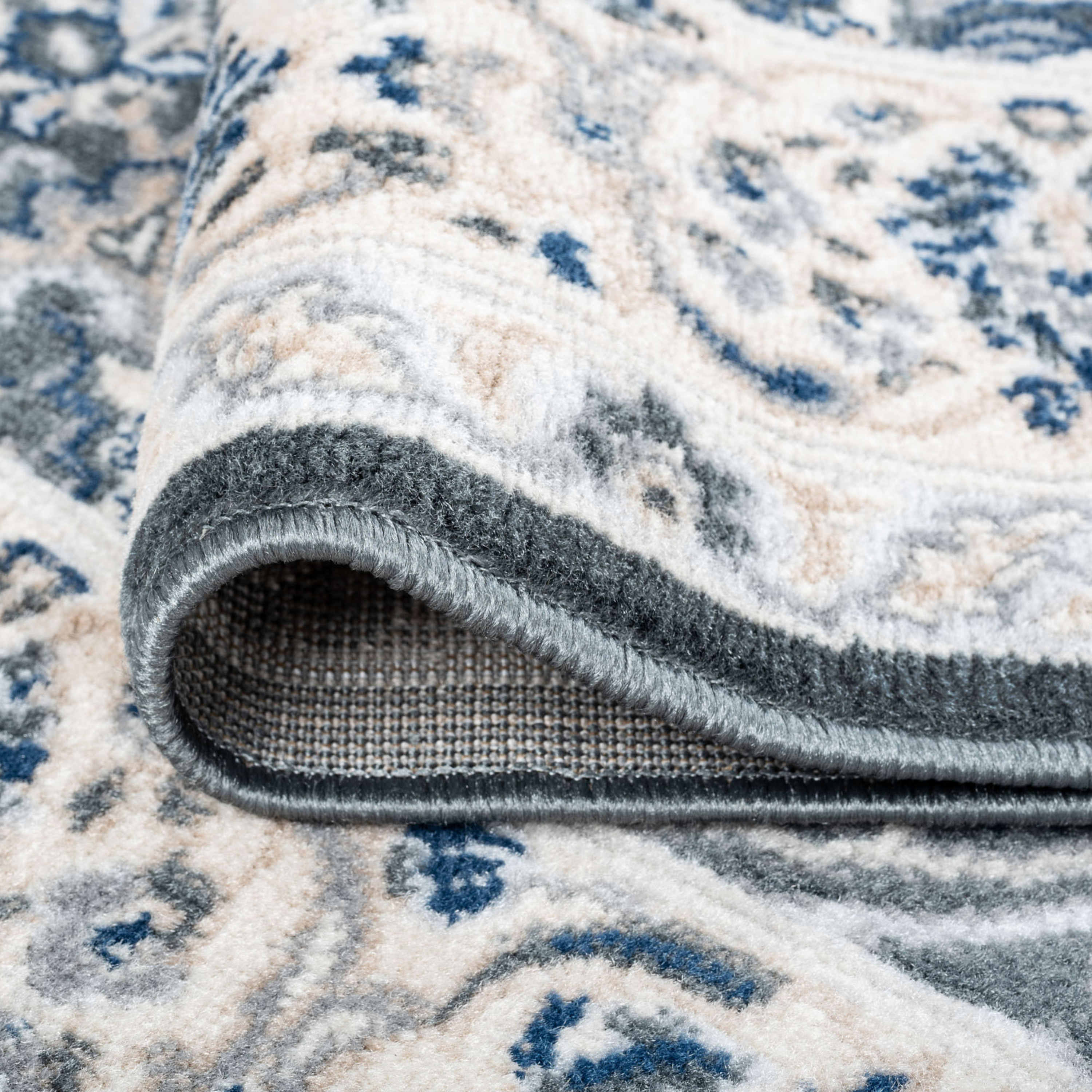 Madison Traditional 5' Round Dark Gray Polypropylene Indoor Area Rug