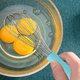 thumbnail image 4 of Herramienta de cocina de globo batidor de acero inoxidable con mango de silicona suave utensilio para mezclar y batir, 4 of 5