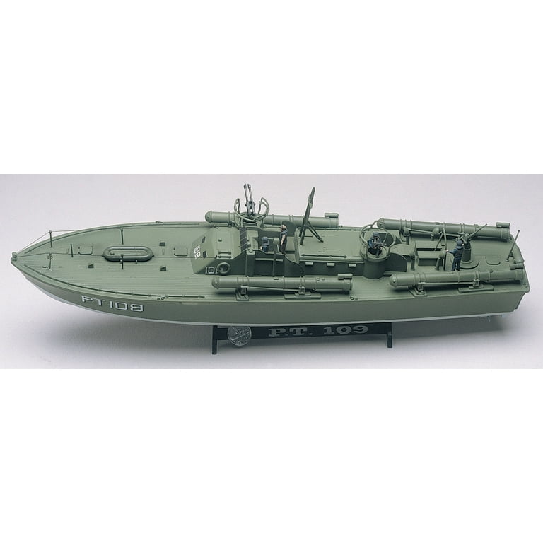 Revell PT-109 パトロール魚雷艇 1/72 Amazon.com: REVELL Set Patrol Torpedo Boat PT-109