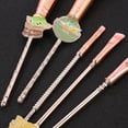 thumbnail image 4 of Juego de brochas de maquillaje Baby Yoda, 5 piezas, brochas cosméticas profesionales clásicas de la serie de películas, base para mezclar rubor, sombras de ojos, kit de brochas para polvo facial para fanáticos (brochas de maquillaje Baby Yoda)   ER, 4 of 5