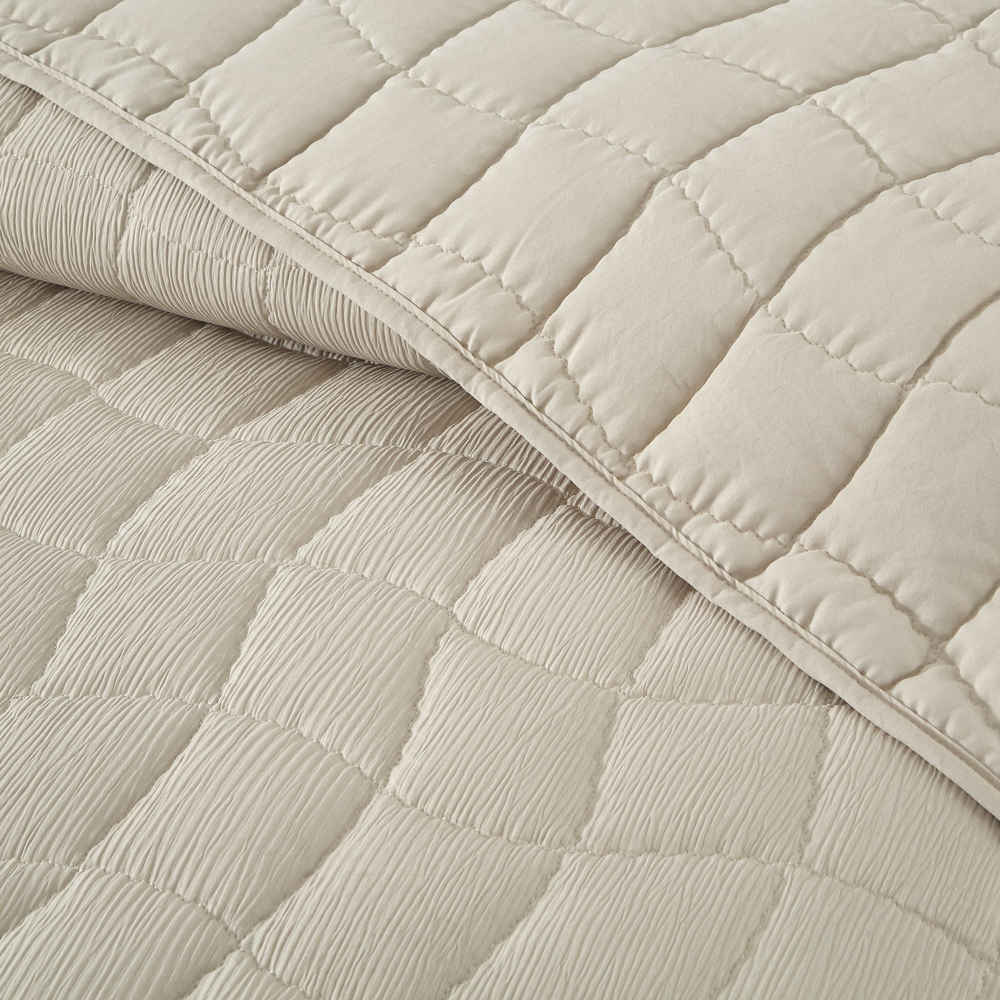 Mainstays by Becky G. & Alejandra Papyrus Beige Cloud Quilt, Full/Queen