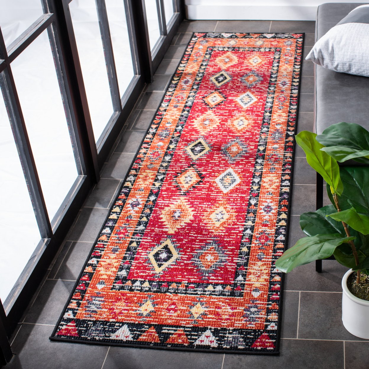 SAFAVIEH Montage Andreas Geometric Indoor/Outdoor Area Rug, Red/Black, 6'7" x 6'7" Round