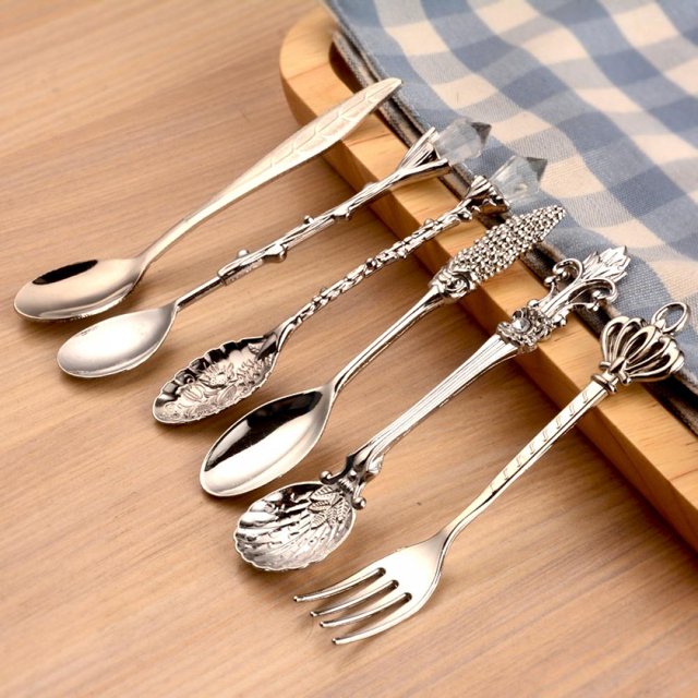 Dessert Spoon Coffee Spoon Tea Spoon Vintage Style Spoon Metal Carved Spoon Stirring Spoon for Kitchen Bar,6pcs/set