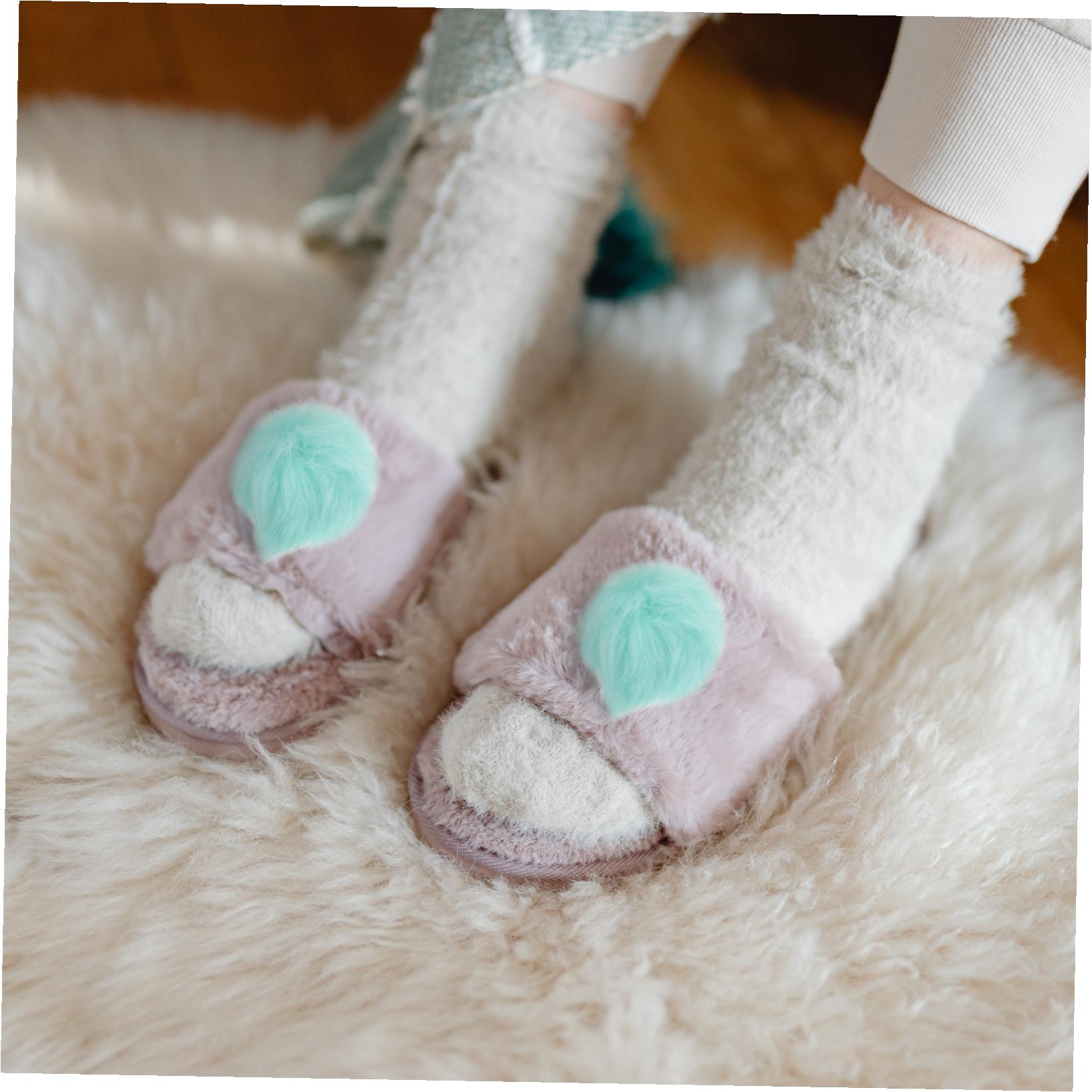 BESTYASH 12Pcs Fluffy Green Ball Buttons with Button for Clothing DIY Hat Overcoat Fastening
