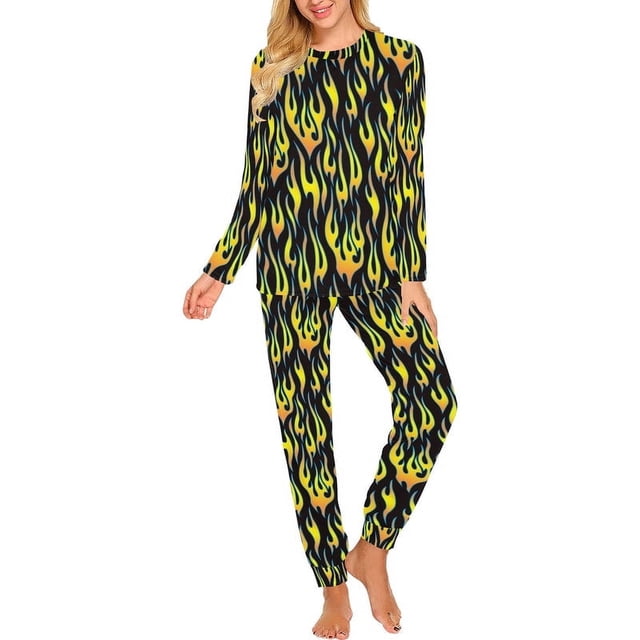 Conjunto de pijama para mujer con estampado de llamas y fuego de fondo