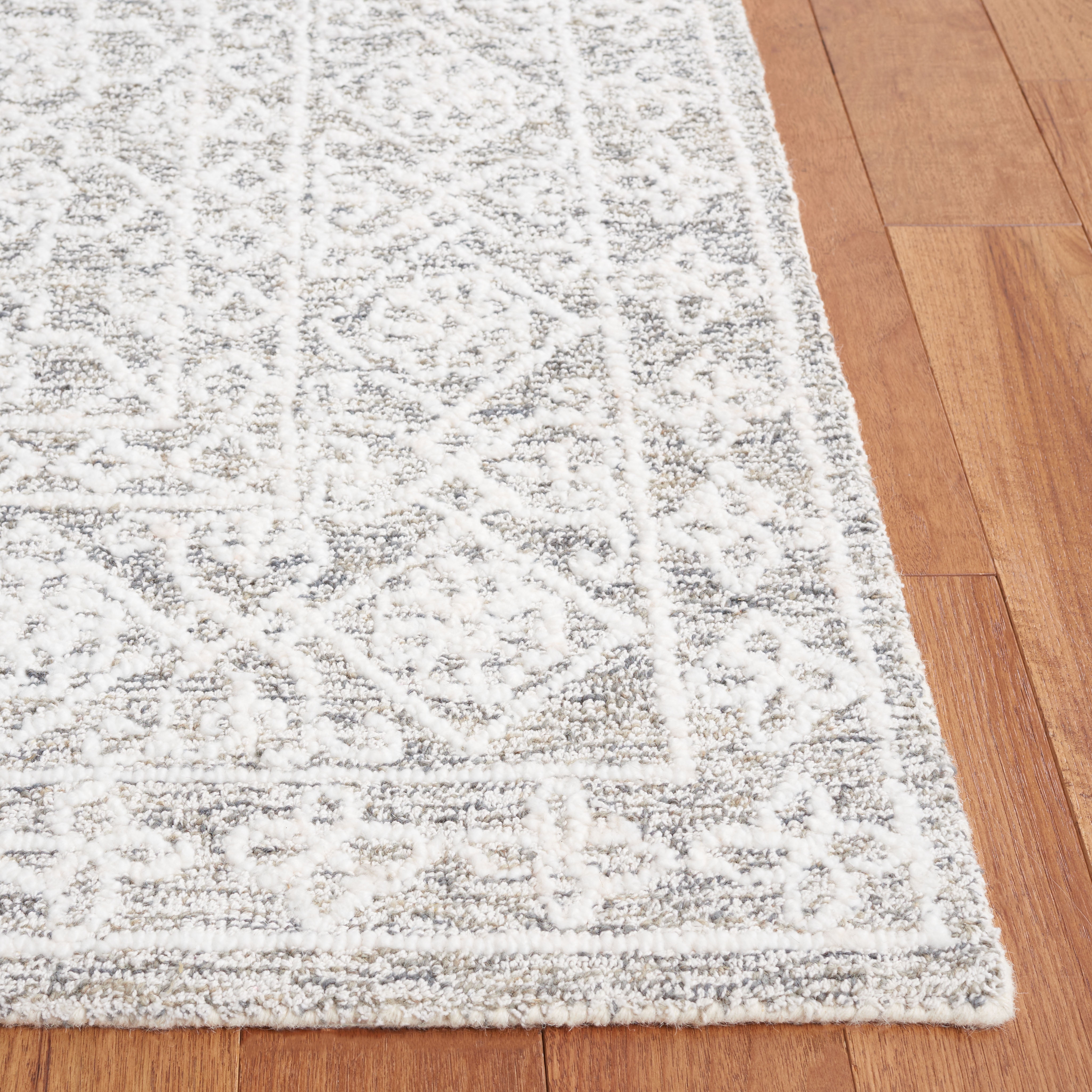SAFAVIEH Ebony Adrasteia Floral Area Rug, Ivory/Grey, 8' x 10'