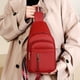 thumbnail image 4 of Bolso bandolera de piel para mujer, mochila pequeña de viaje con correa ajustable, ligero y resistente al agua para desplazamientos diarios, compras y ocio. Aestivo | Rojo, 4 of 8
