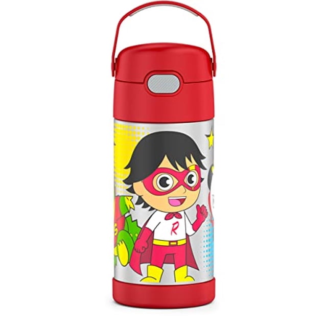 botella con pajita de acero inoxidable thermos funtainer de 12 onzas, mundo de ryan — botella infantil aislada de 12oz con paja, doble pared de acero inoxidable, tapa y base rojas, mango de transporte integrado y boquilla de silicona cubierta; ilustración de Ryan como superhéroe en el costado; mantiene bebidas frías hasta 12 horas; ideal para escuela o salidas.