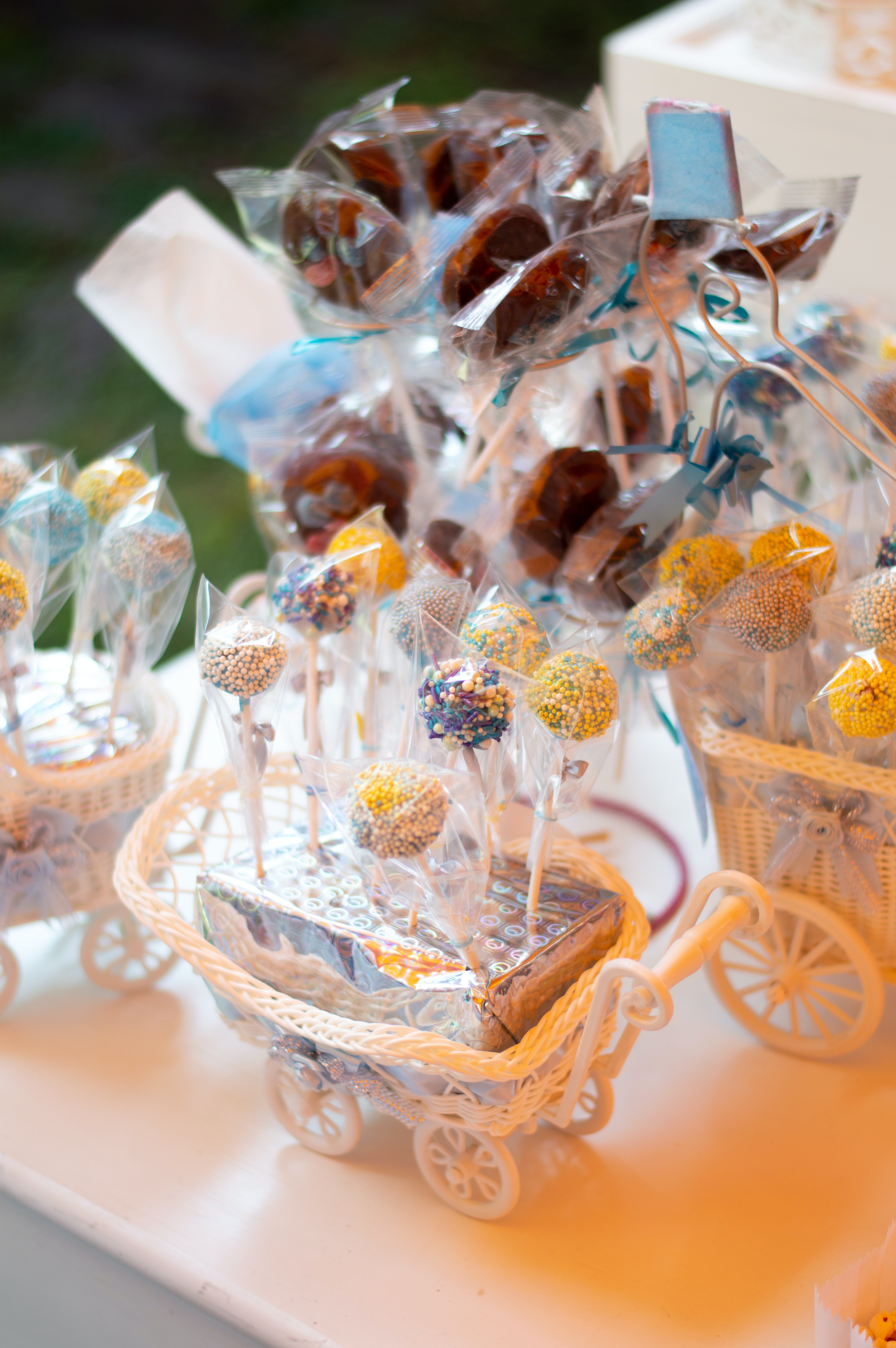 Yoosso 300 Stück Cake Pop Stiele Set, 100 Süßigkeiten Tüten 100 Lollipop Sticks mit 100 Twist