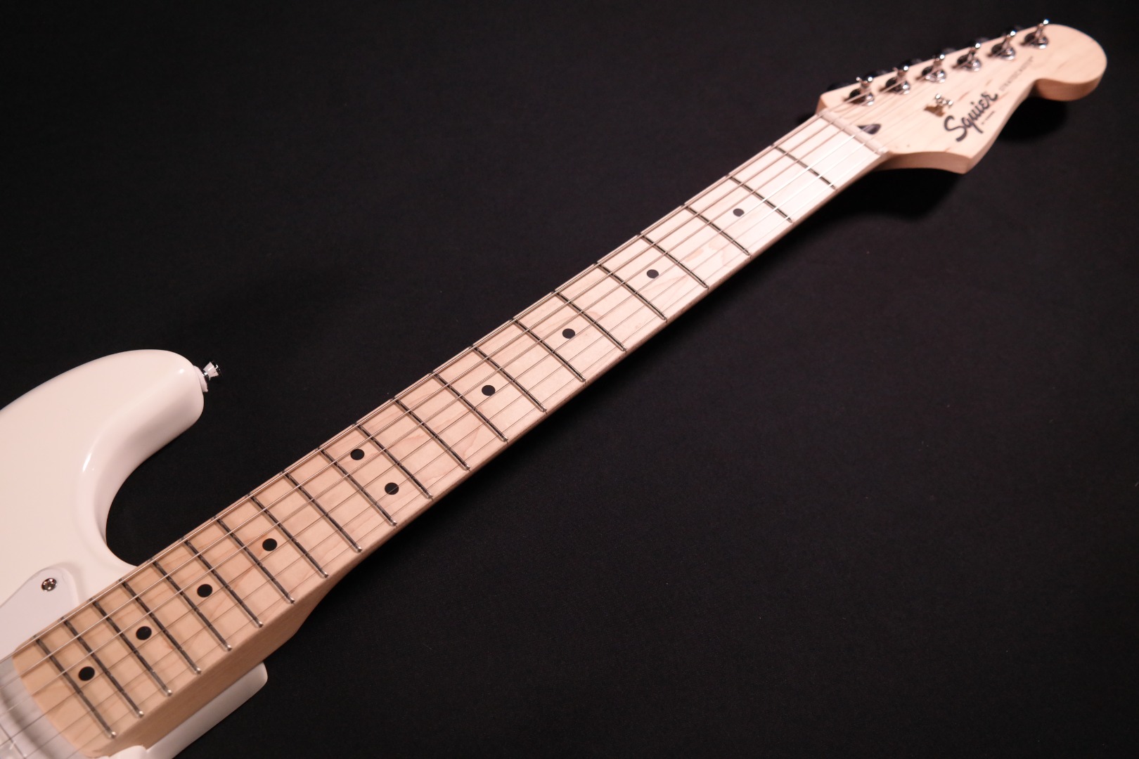 Squier Sonic ESquier Electric Guitar Arctic White, Maple Fingerboard