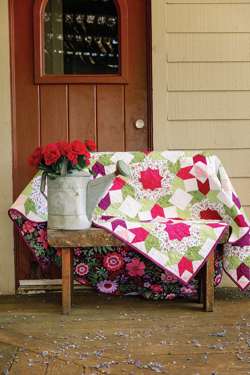 Flower Farm Sampler: 18 Floral Blocks & 7 Fanciful Quilts, (Paperback)