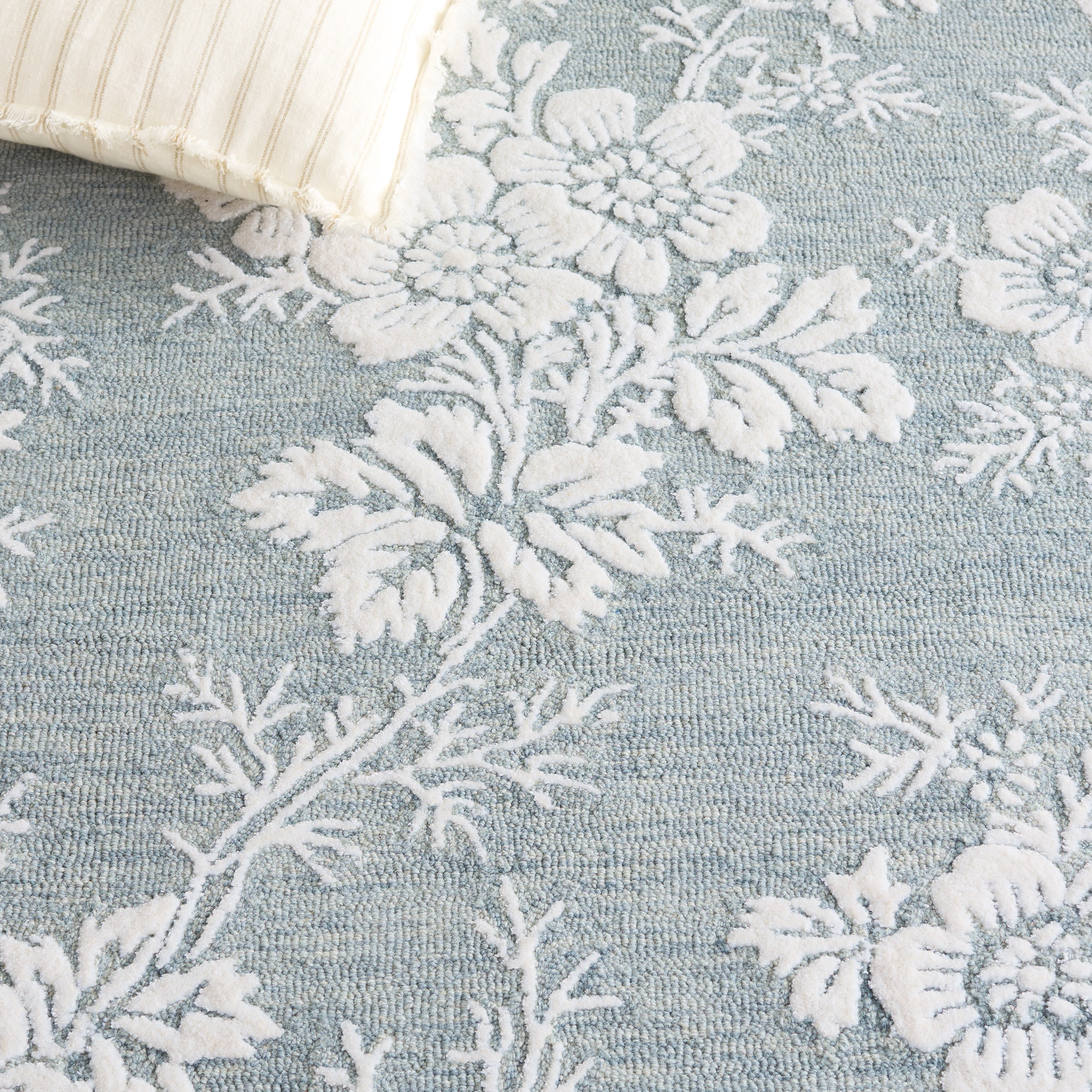 Safavieh Glamour Declan Floral Area Rug, Blue/Ivory, 5' x 8'