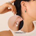 thumbnail image 1 of Pendientes de joyería de acero de titanio a la moda de cuello blanco para niñas exageradas con brillo de circón colorido pendientes de color acero LingWen 9024715104656, 1 of 1