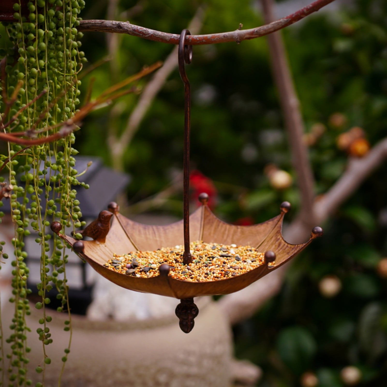 WNFJR Umbrella Shaped Bird Feeder, Metal Garden Decoration for Hummingbirds, Unique Outdoor Bird Trough, Easy Install Bird Feeding Umbrella