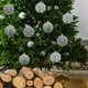 thumbnail image 5 of Adorno Navideño de Terciopelo con Incrustaciones | Adorno Colgante para Árbol con Brillo | 8 Cm (3,15 Pulgadas) de Diámetro | Opciones: Azul, Rojo, Verde y Gris | Juego de 1 Pieza, 5 of 6