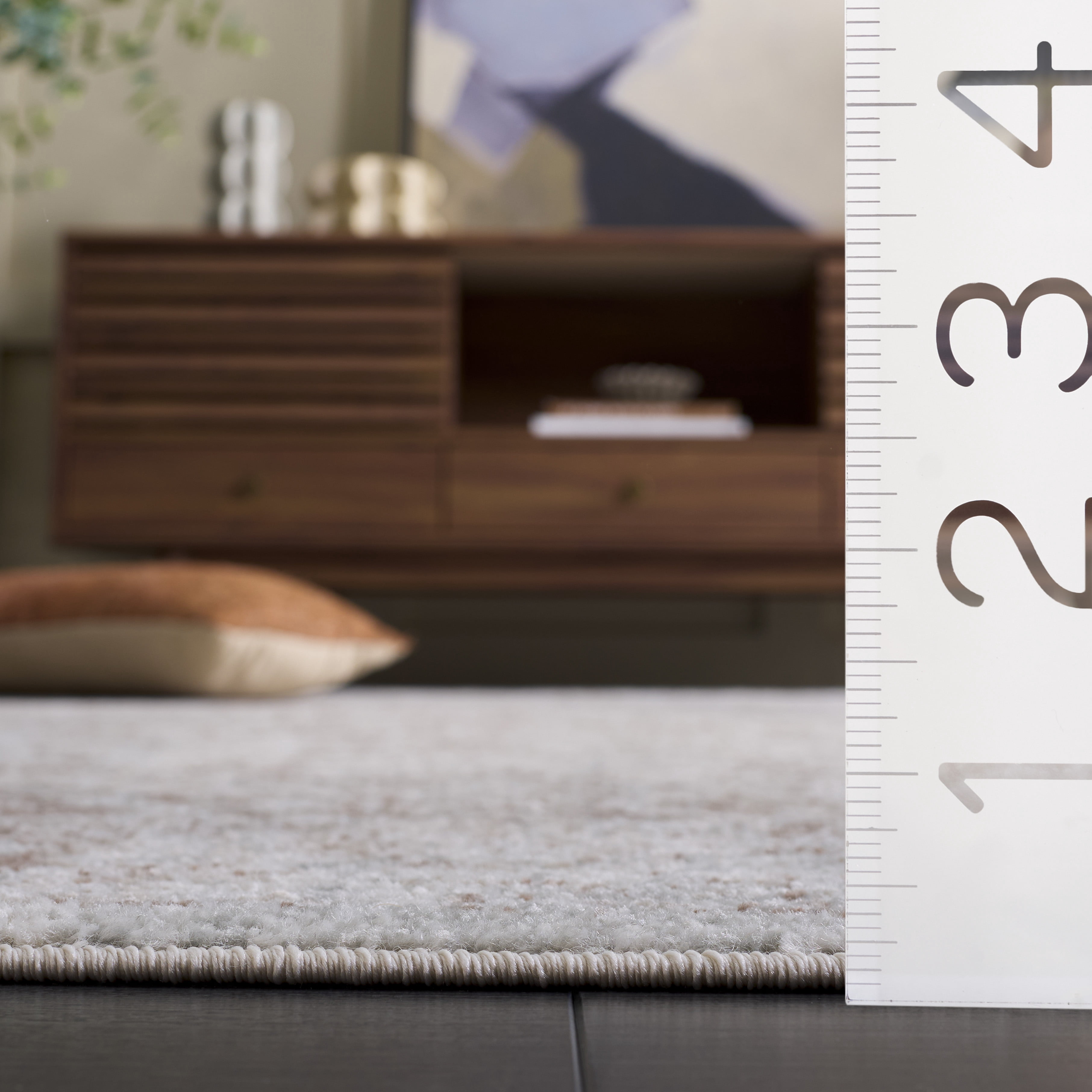 SAFAVIEH Area Rug 8x10 - Evoke Collection - Large - Traditional Design, Ivory & Taupe, Non-Shedding & Easy Cleaning, Ideal for Living Room, Bedroom, Dining Space