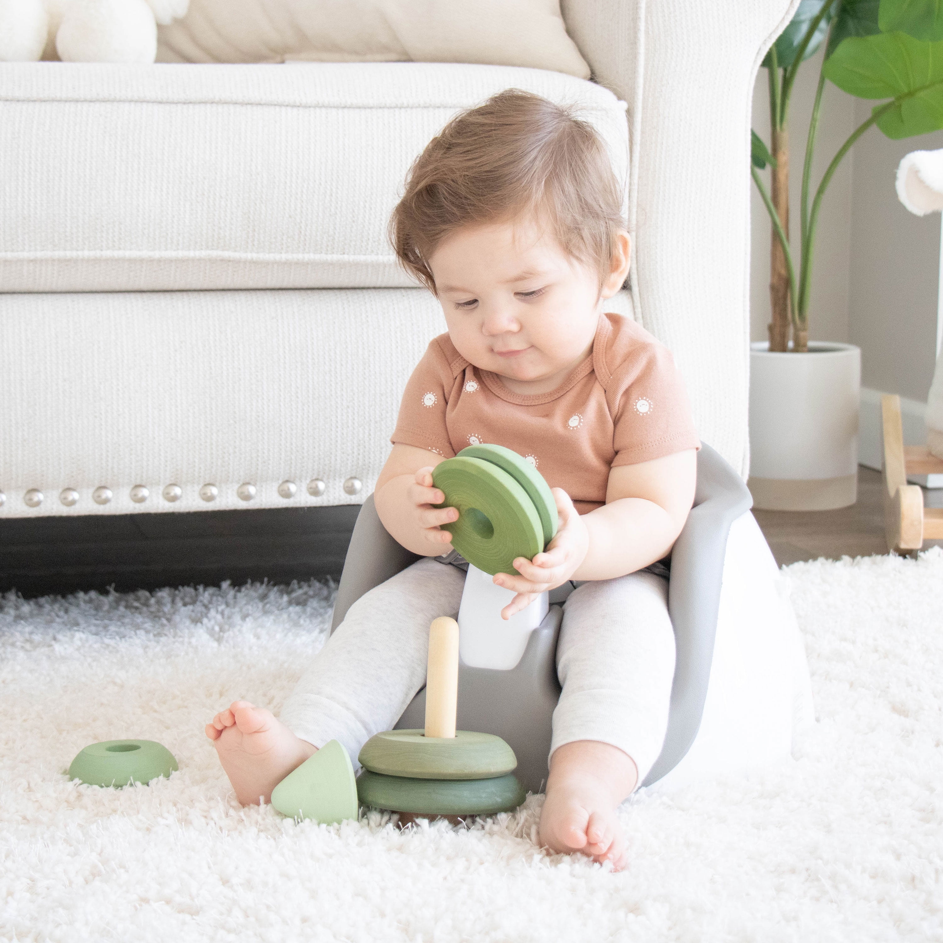 Regalo 2-in-1 Booster Seat and Grow with Me Floor Seat with Removable Feeding Tray, Indoor and Outdoor Activity Chair, Gray