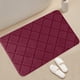 thumbnail image 5 of Alfombra absorbente premium para baño y ducha - Microfibra de secado rápido con reverso antideslizante, ideal para zonas húmedas, 40 x 60 cm, lavable, Aestivo | Rojo | AESTIVO, 5 of 7
