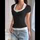 thumbnail image 4 of Blusa Informal de Dos Piezas con Botones y Corta Acanalada Henley para Mujer (/Verano 2025) Negro M, 4 of 10