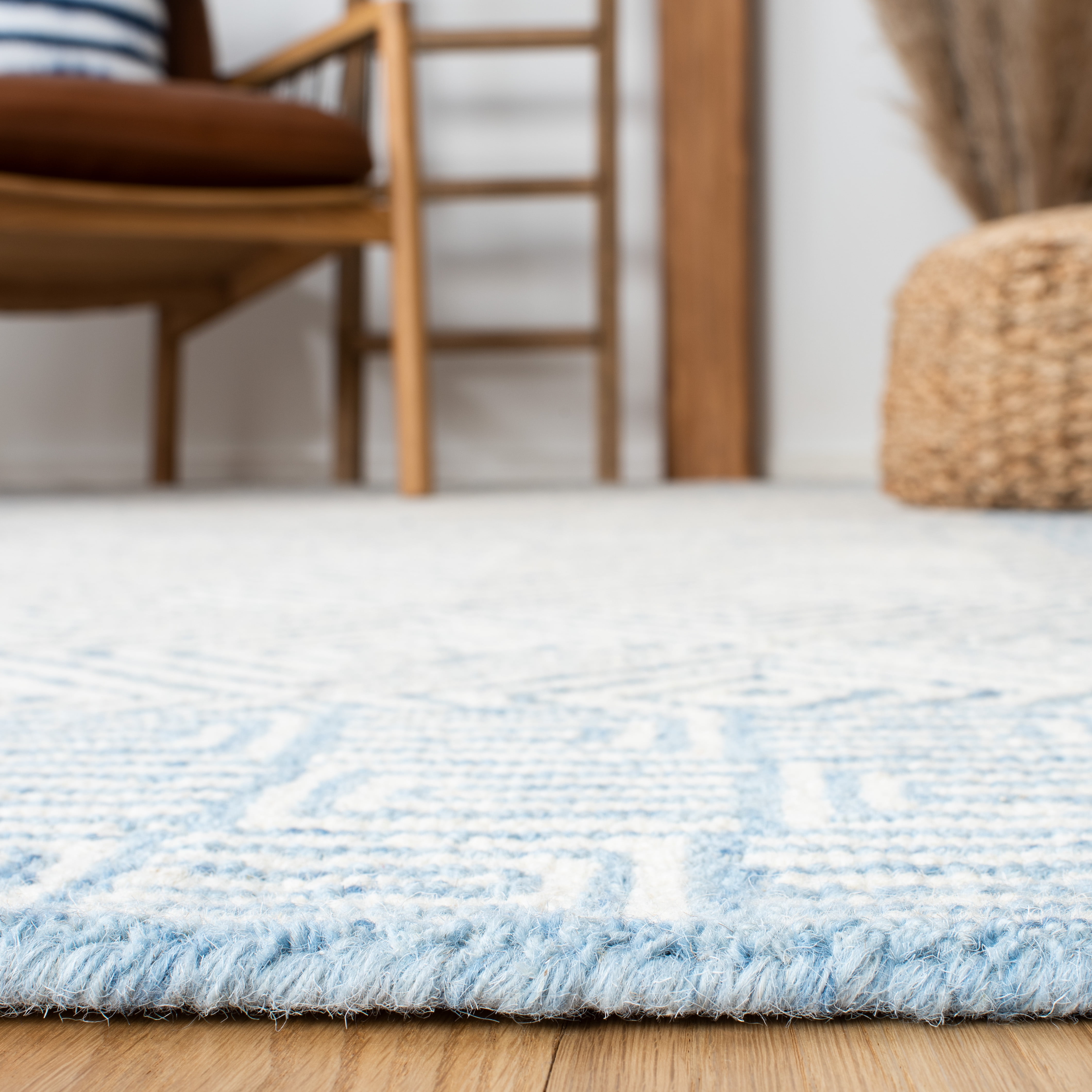 SAFAVIEH Roslyn Kaelee Geometric Area Rug, Light Blue/Ivory, 6' x 9'