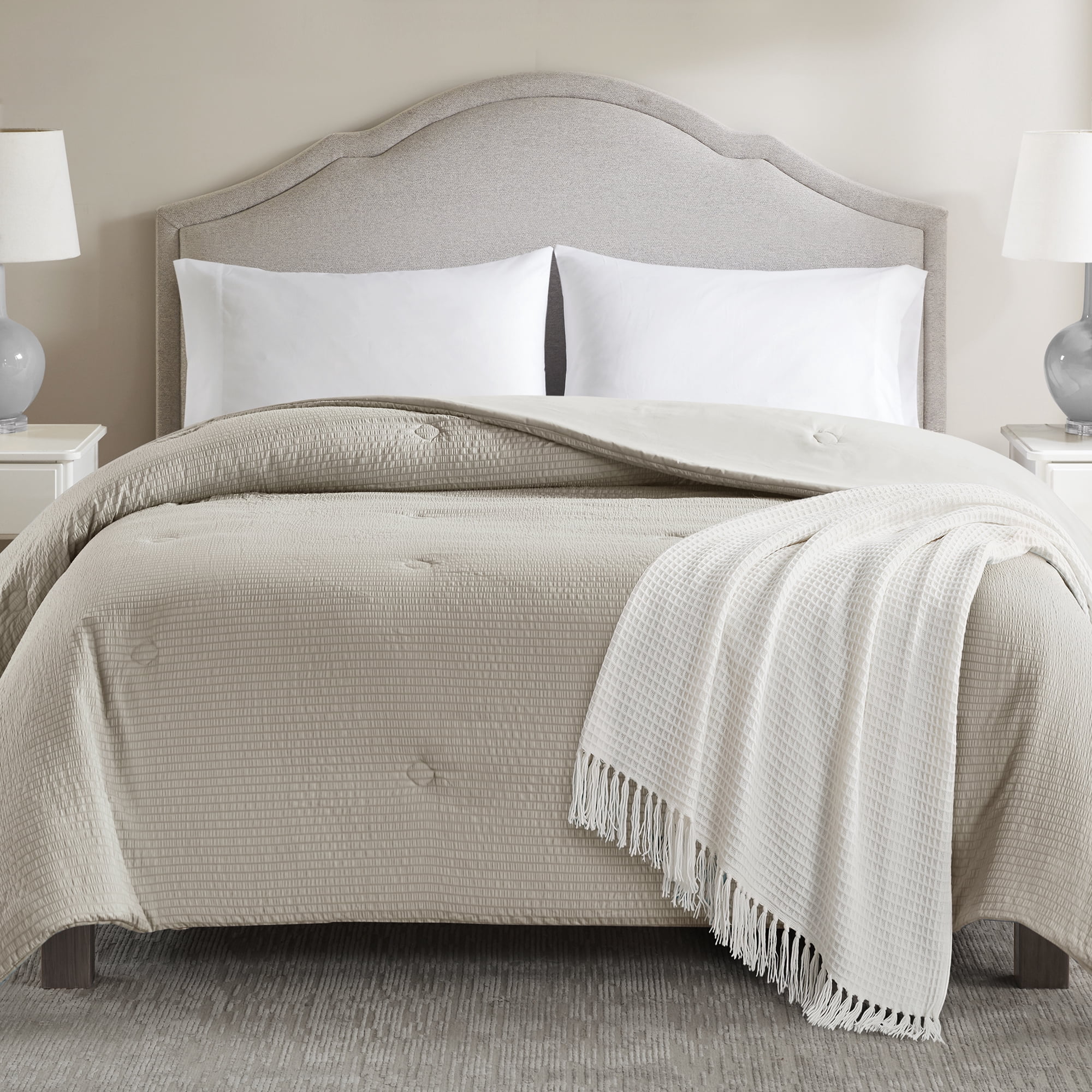 Mainstays King Comforter, Reversible Down Alternative, All-Season, Beige Seersucker