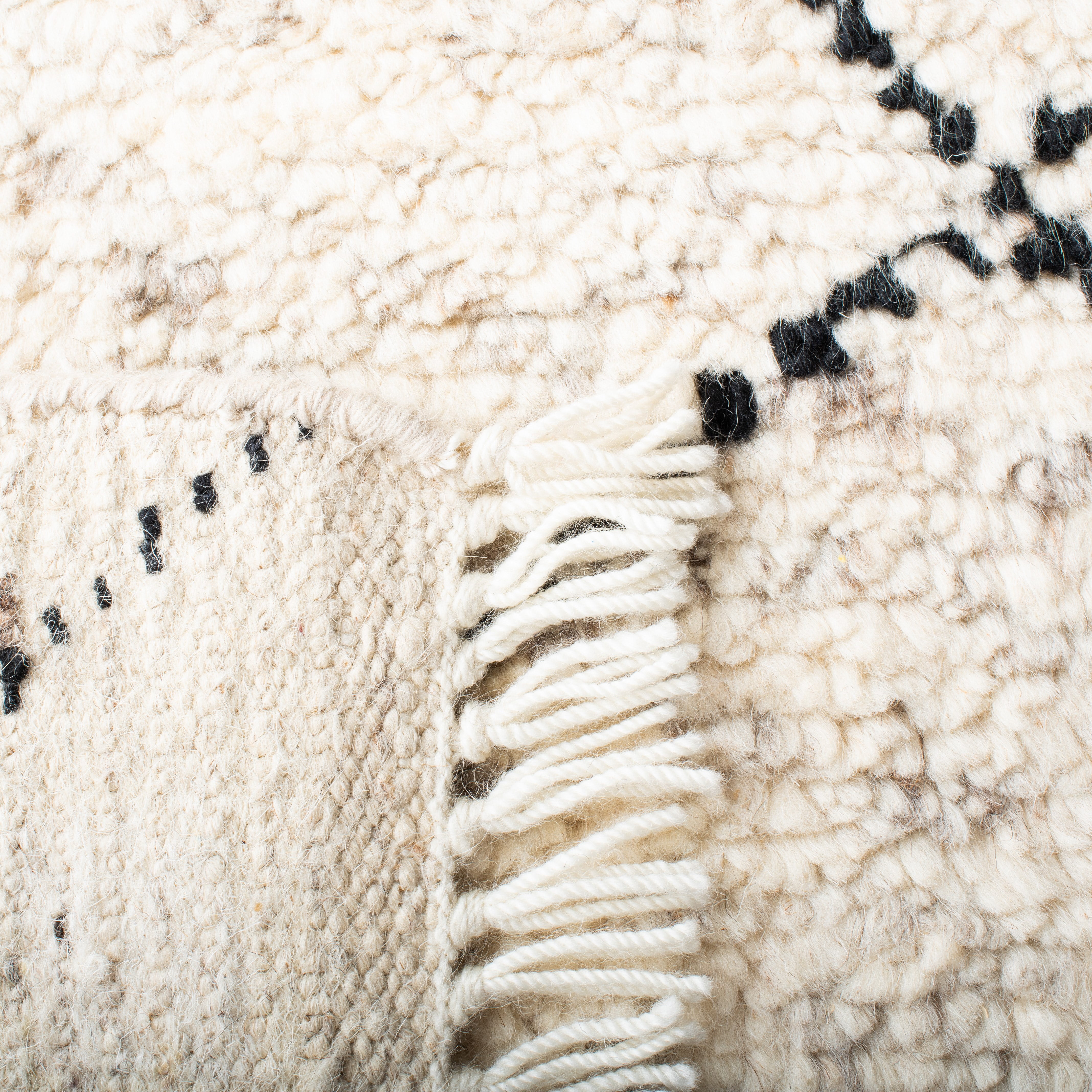 SAFAVIEH Casablanca Astrid Geometric Wool Area Rug, Ivory/Black, 9' x 12'