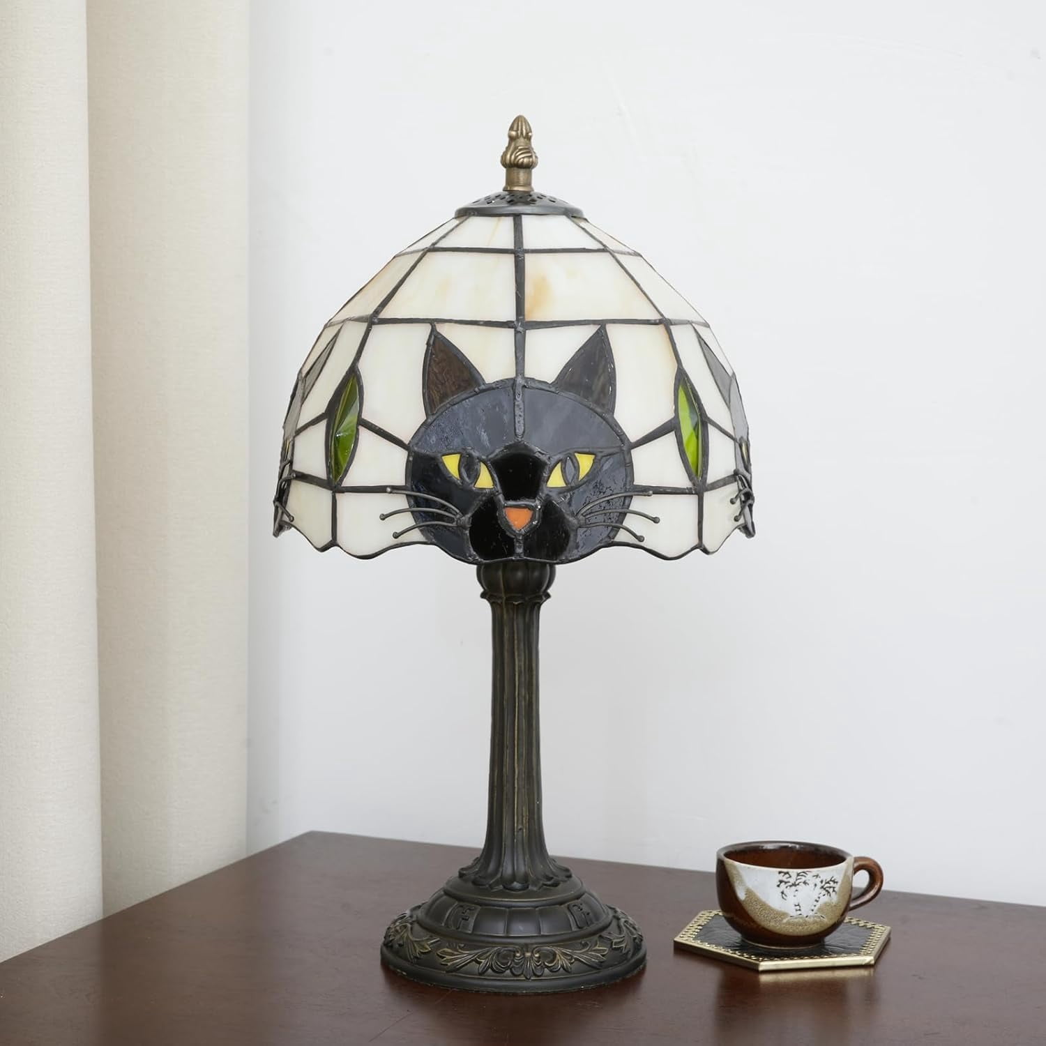 Style Black Cat Stained Glass Table Lamp Cute Small Quirky Table Lamp Bedroom Bedside lamp Living Room Dining Room Office Decoration Desk lamp Home Decoration Creative Gift Scene Props