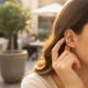 thumbnail image 3 of Arete Ear Cuff Moño Con Perlas Y Cristales, Sin Perforación, 3 of 5