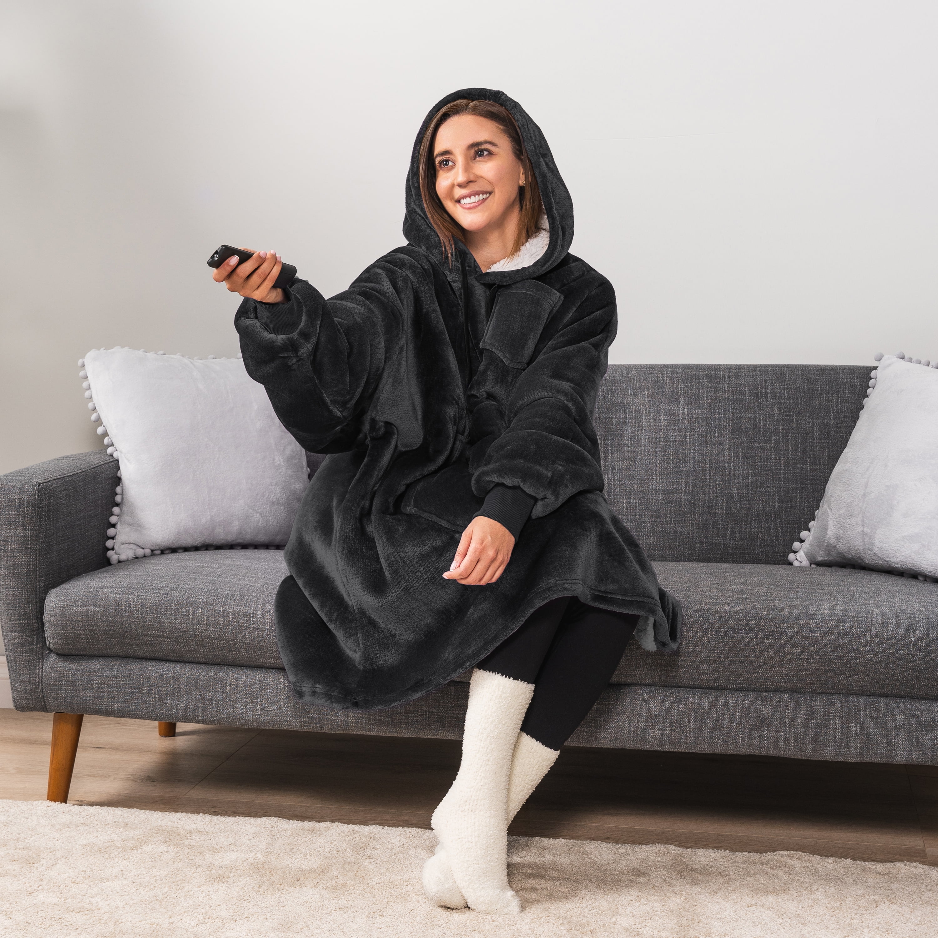 PAVILIA Blanket Hoodie for Women Black, Sherpa Wearable Blanket Men, Cozy Oversized Sweatshirt Blanket, Warm Fleece Hooded Blanket Sweater with Sleeves and Giant Pocket, Black