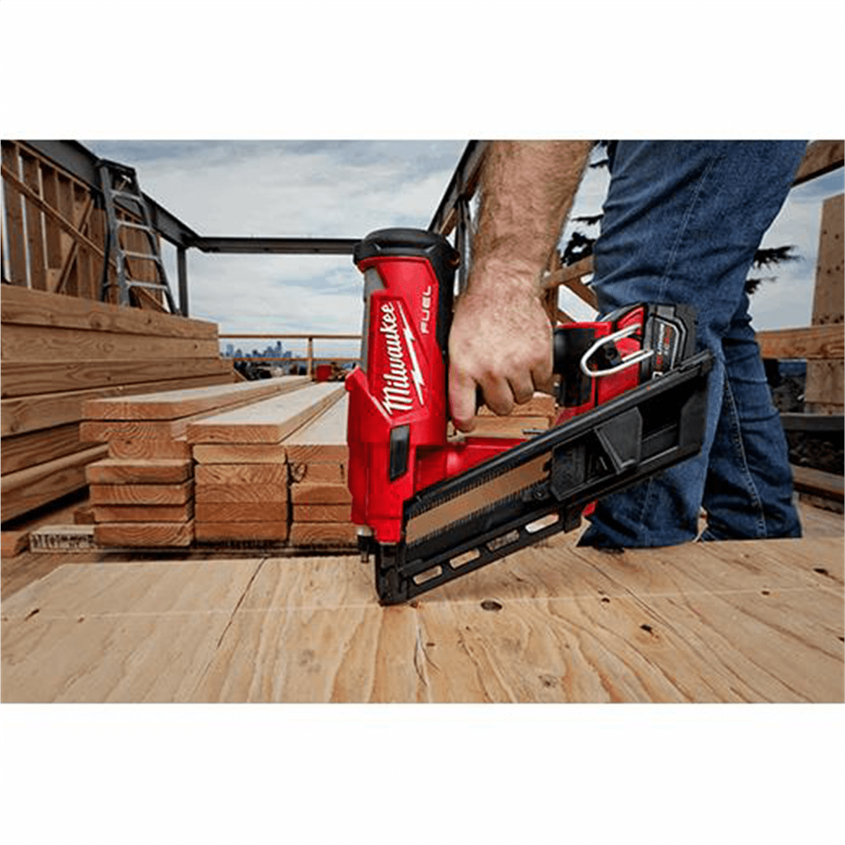 Milwaukee M18 FUEL 30 Degree Framing Nailer Kit