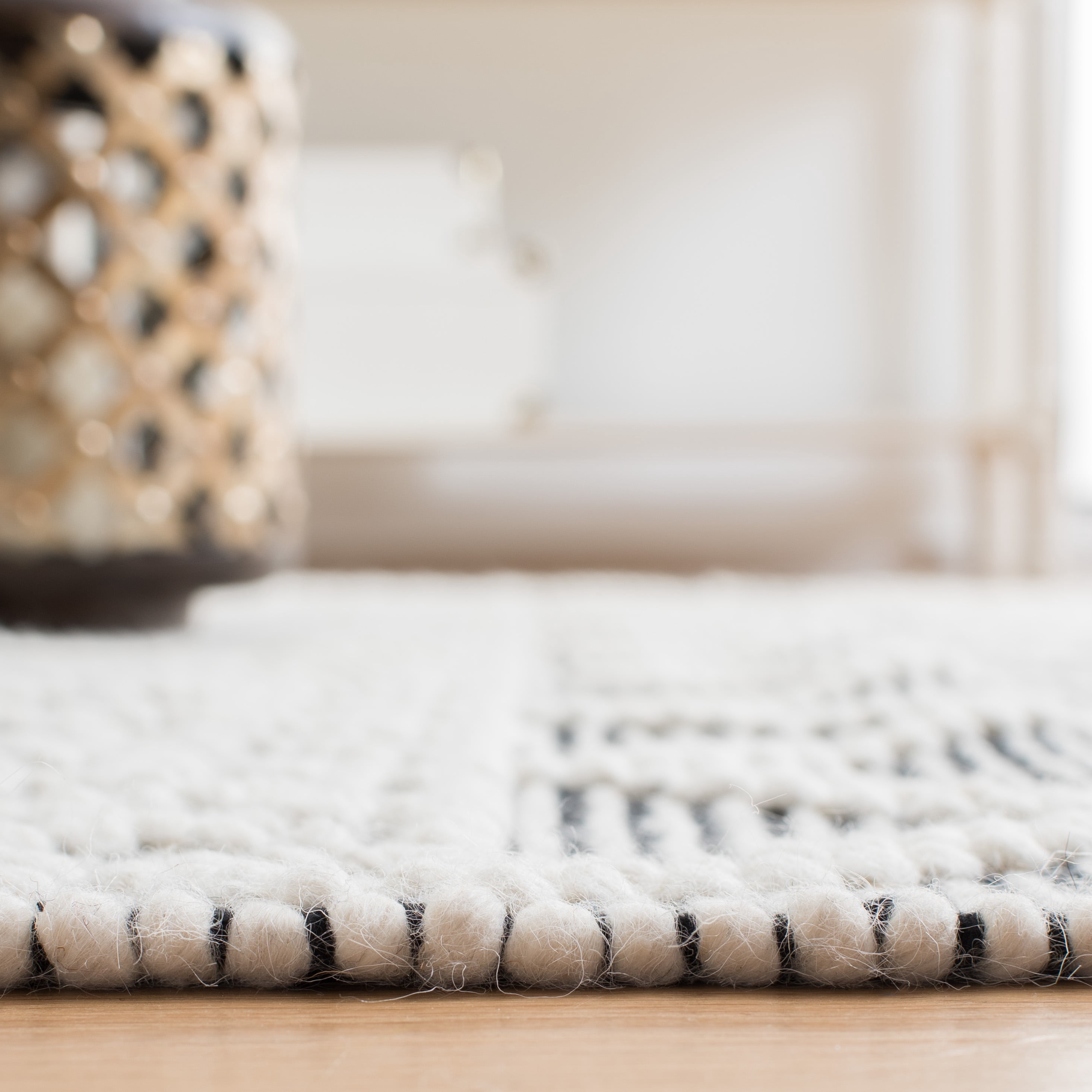 SAFAVIEH Natura Clyde Geometric Area Rug, Ivory/Black, 6' x 9'
