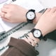 thumbnail image 5 of Reloj de estilo popular para mujer, estilo coreano, sencillo, deportivo, informal, de moda, estilo universitario retro, atmosférico, para parejas, 5 of 5