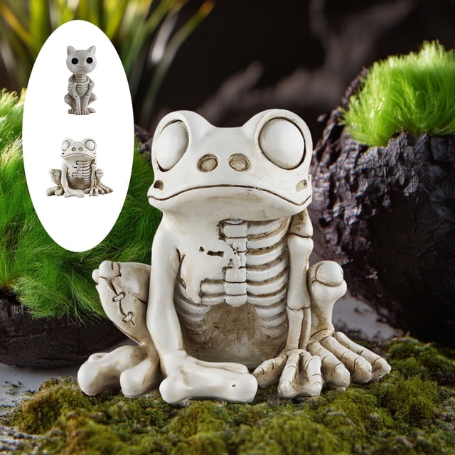 xihbxyly figuras de resina de calavera para halloween, diseño intrincado y espeluznante: figura de rana calavera multicolor, vista frontal 3/4 sentada con costillas y esqueleto esculpidos en torso y patas, acabado envejecido en resina con grietas pintadas, sobre musgo y rocas para decoración de mesa en hogar u oficina; a menudo usada también como pieza de exhibición de temporada.