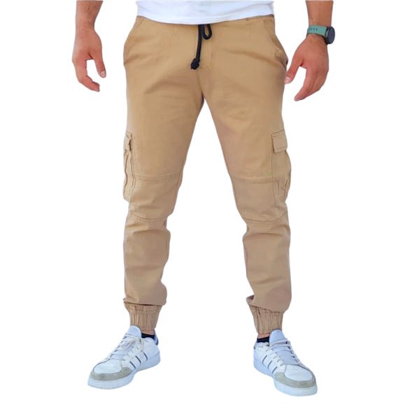 Jogger cargo de gabardina stretch John Silver Corte skinny color caqui claro