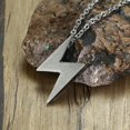 thumbnail image 4 of Collar con colgante de relámpago para hombre, joyería masculina con forma de rayo y perno de acero inoxidable, 4 of 4