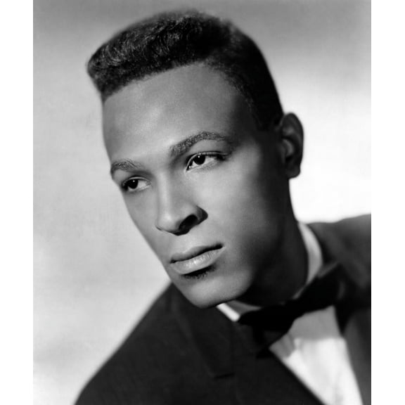 Marvin Gaye in A Suit Photo Print (8 x 10)