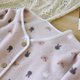 thumbnail image 5 of Pijama de manga larga para mujer, estilo informal, con estampado a cuadros, cuello en V, botones y bolsillo, de poliéster., 5 of 9