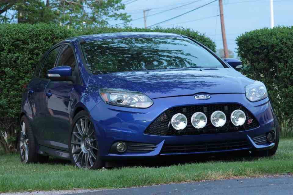 Ford Focus Rally Auxiliary Driving 