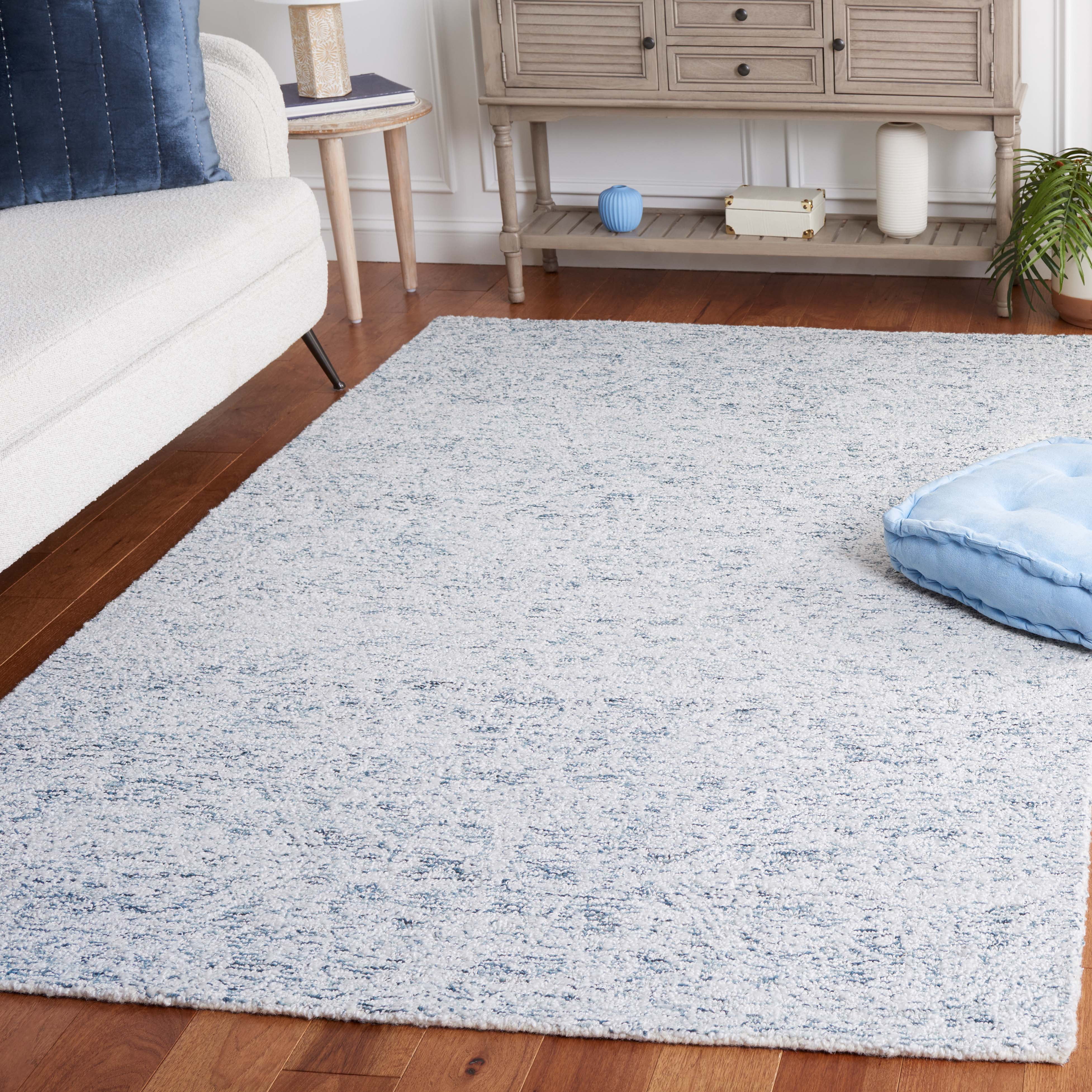 SAFAVIEH Ebony Aditi Floral Area Rug, Light Blue/Ivory, 4' x 6'