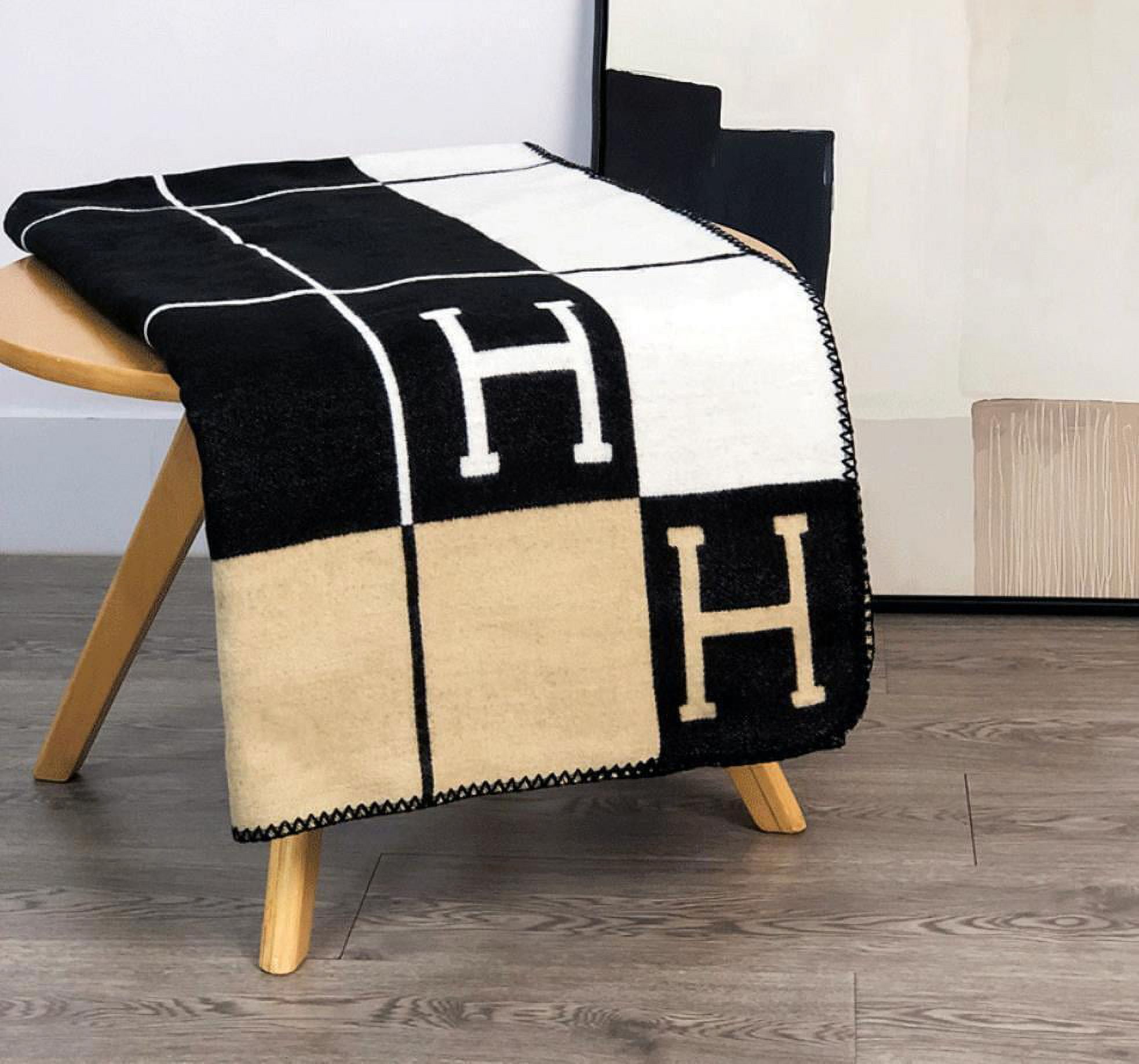 New large H letter Checked print wool cashmere blanket Thick Warm Outdoor lunch Blanket