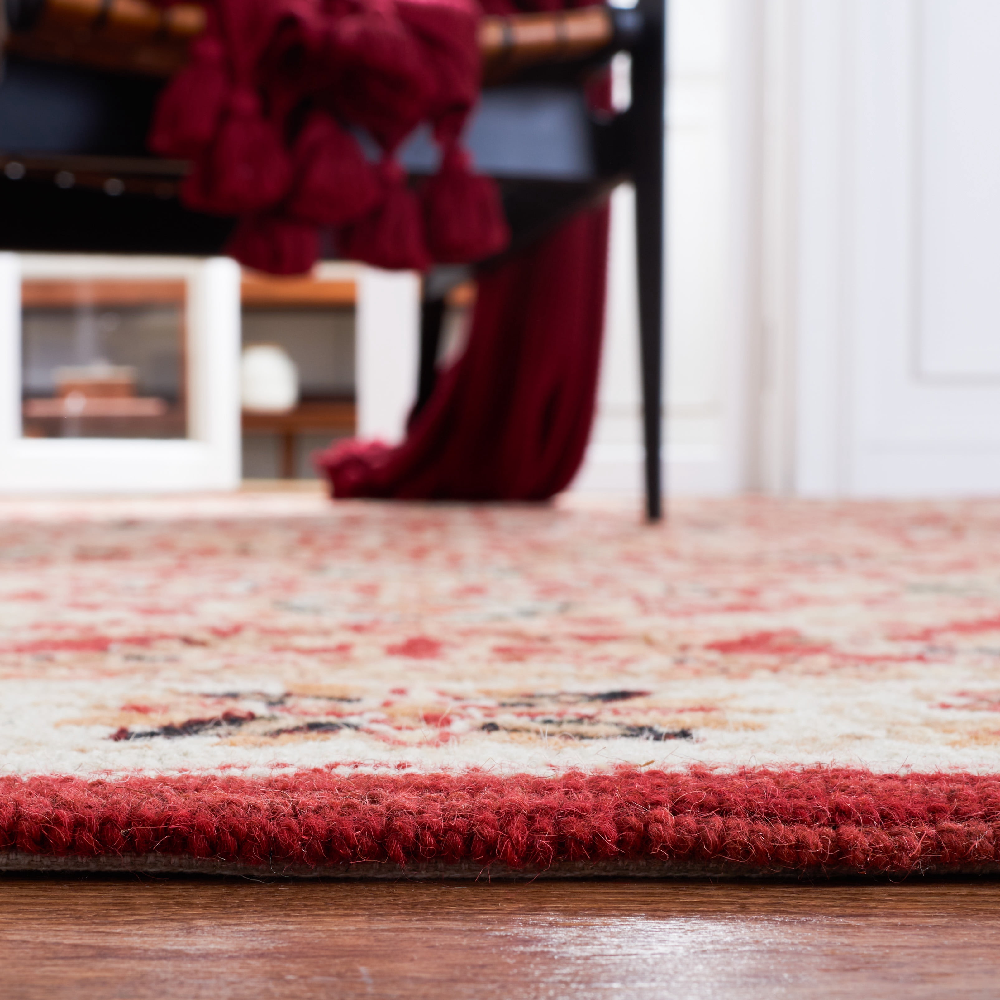 Safavieh Chelsea Anita Oriental Area Rug, Red/Ivory, 5'3" x 8'3"
