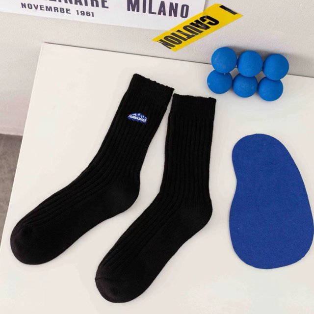Medias de estilo japonés de longitud media que combinan con todo para hombres y mujeres, medias de estilo grueso con bordados de montaña de nieve para amantes, otoño e invierno