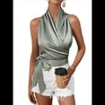 thumbnail image 1 of Blusa de Satén para Mujer, Cruzada, con Cuello en V, Sin Mangas, con Lazo Lateral, Elegante Top Corto de Verano. Verde M, 1 of 9