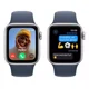thumbnail image 4 of Apple Watch SE GPS (2da Gen) • Caja de aluminio color plata de 44 mm • Correa deportiva azul tormenta - S/M, 4 of 6